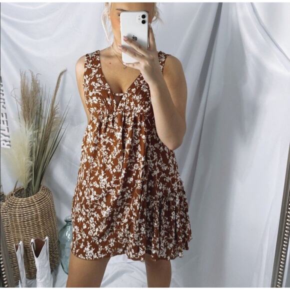 NWT Rylee Anns Dark brown and white V-neck floral mini dress - Picture 1 of 12